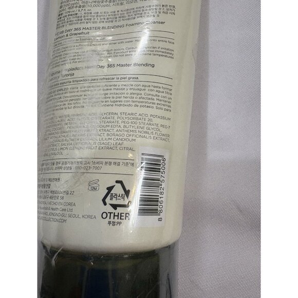 The Face Shop Herb Day 365 Master Blending Cleansing Foam Lemon & Grapefruit - Picture 4 of 4